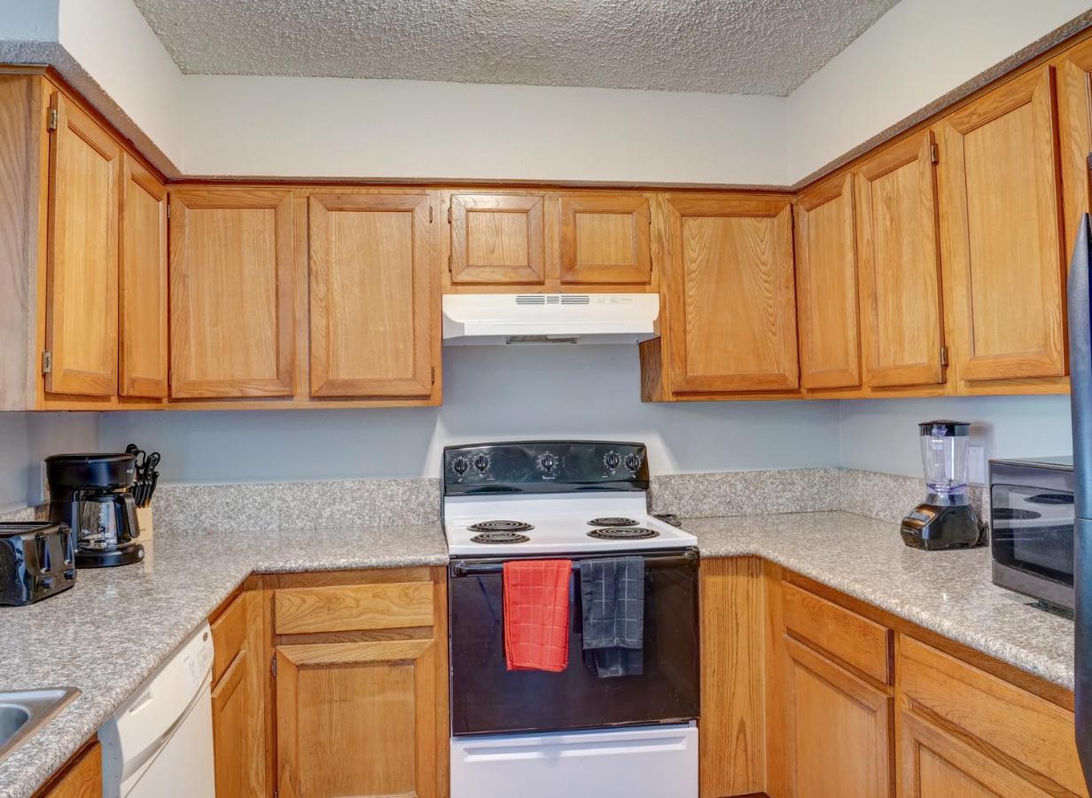 Lovely 2 Bedroom, 1 Bath Condo With Pools And Gym. Хюстън Екстериор снимка